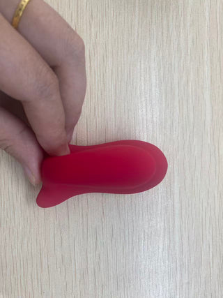 Female-Specific C-Clamp Vibrator: Waterproof Soft Design with Discreet Packaging for Perfect Pleasure"